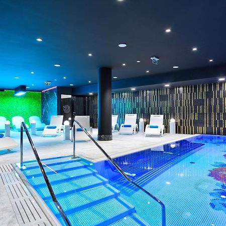 Hotel Ferreus Modern Art Deco Krakov Exteriér fotografie The swimming pool at the hotel