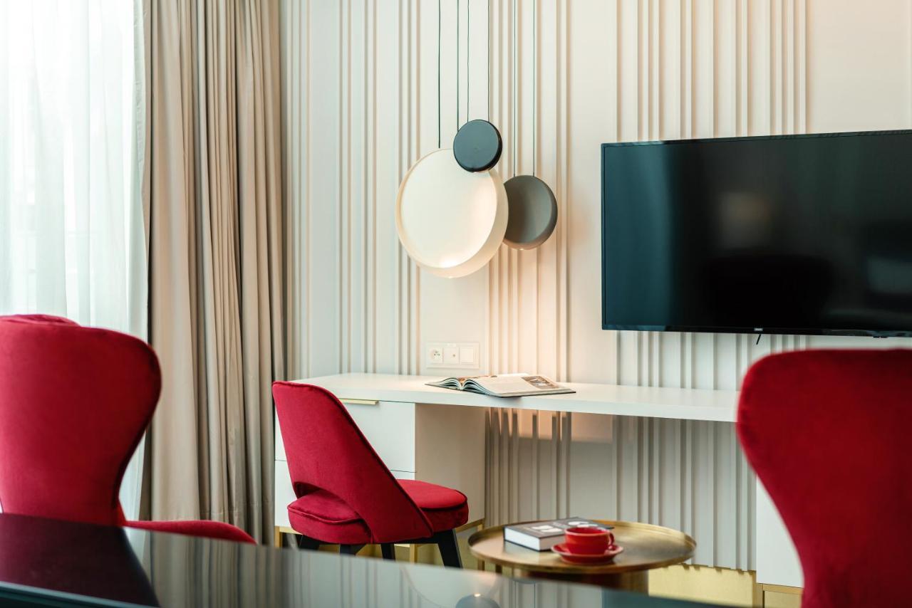 Hotel Ferreus Modern Art Deco Krakov Exteriér fotografie The interior of a suite at the hotel