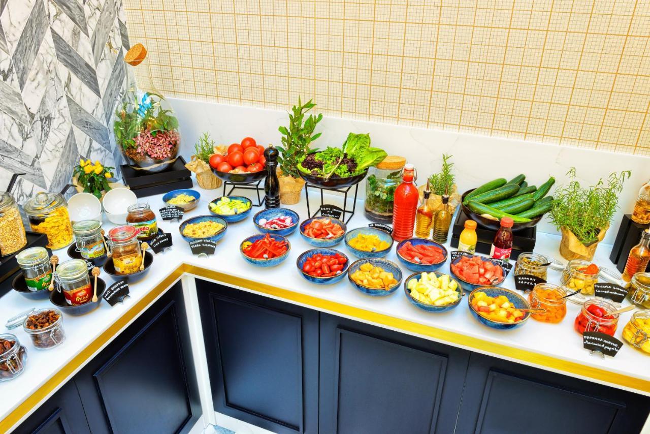 Hotel Ferreus Modern Art Deco Krakov Exteriér fotografie A salad bar