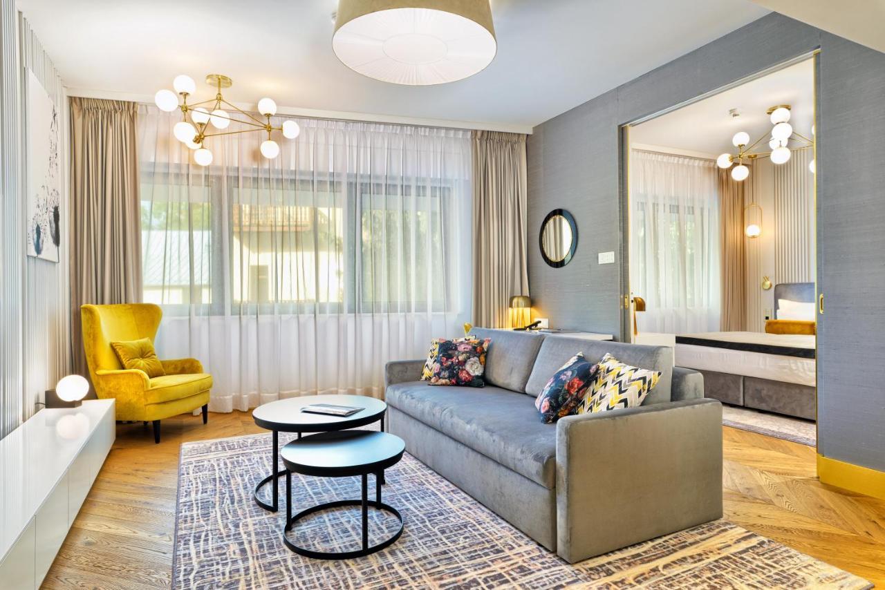 Hotel Ferreus Modern Art Deco Krakov Exteriér fotografie A living room in a modern apartment