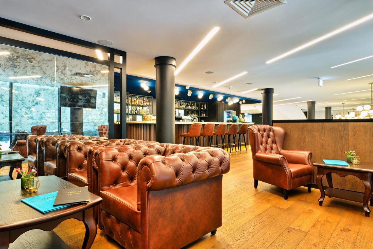 Hotel Ferreus Modern Art Deco Krakov Exteriér fotografie The lounge at London Heathrow Airport