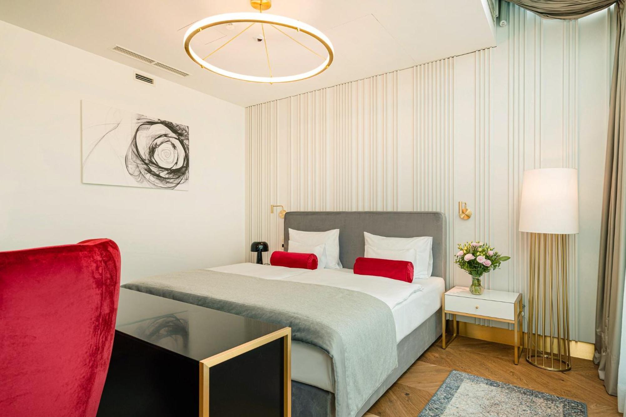Hotel Ferreus Modern Art Deco Krakov Exteriér fotografie A bedroom at the hotel